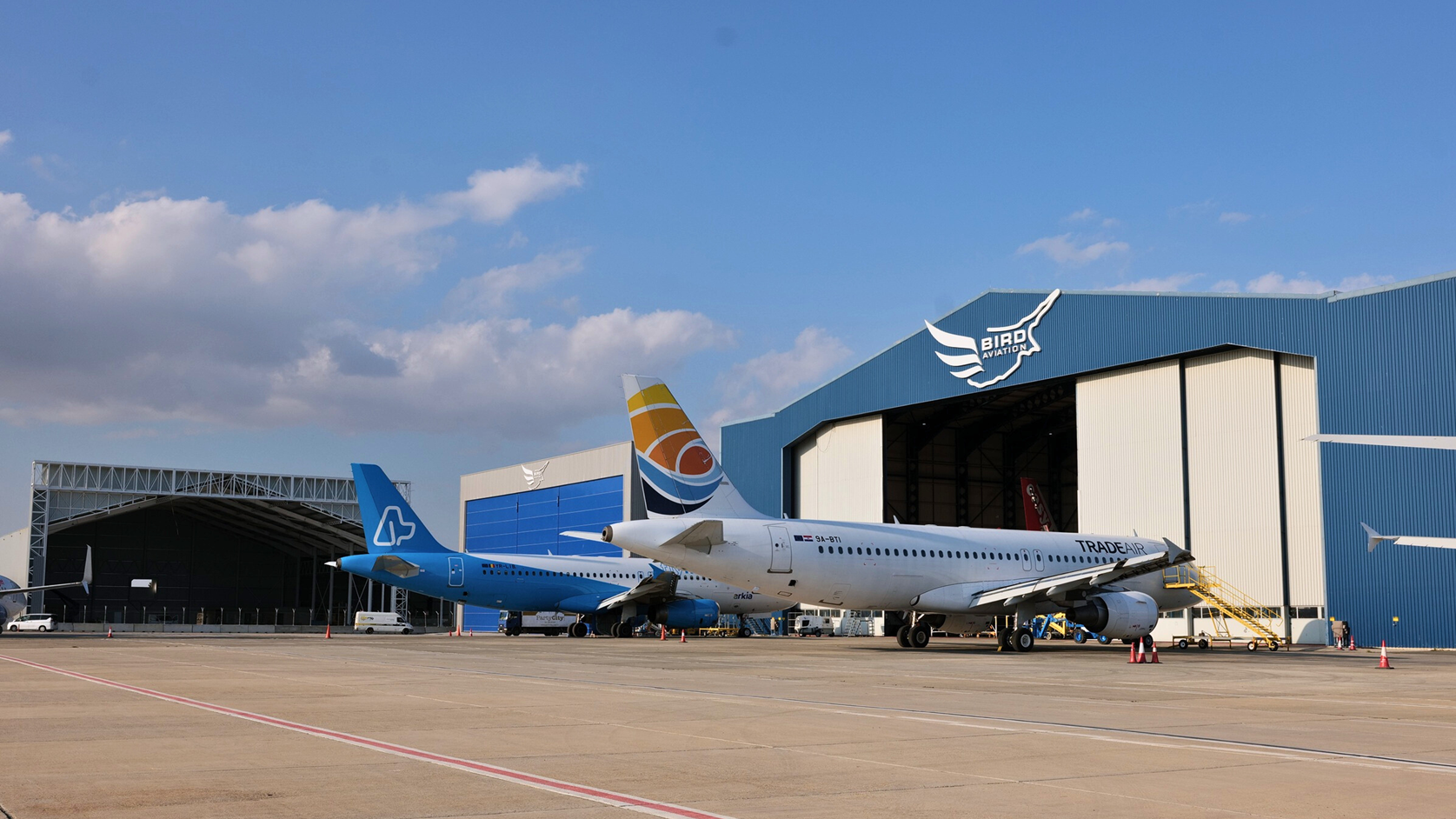 ההאנגר של Bird Aviation בקפריסין. צילום: Bird Aviation