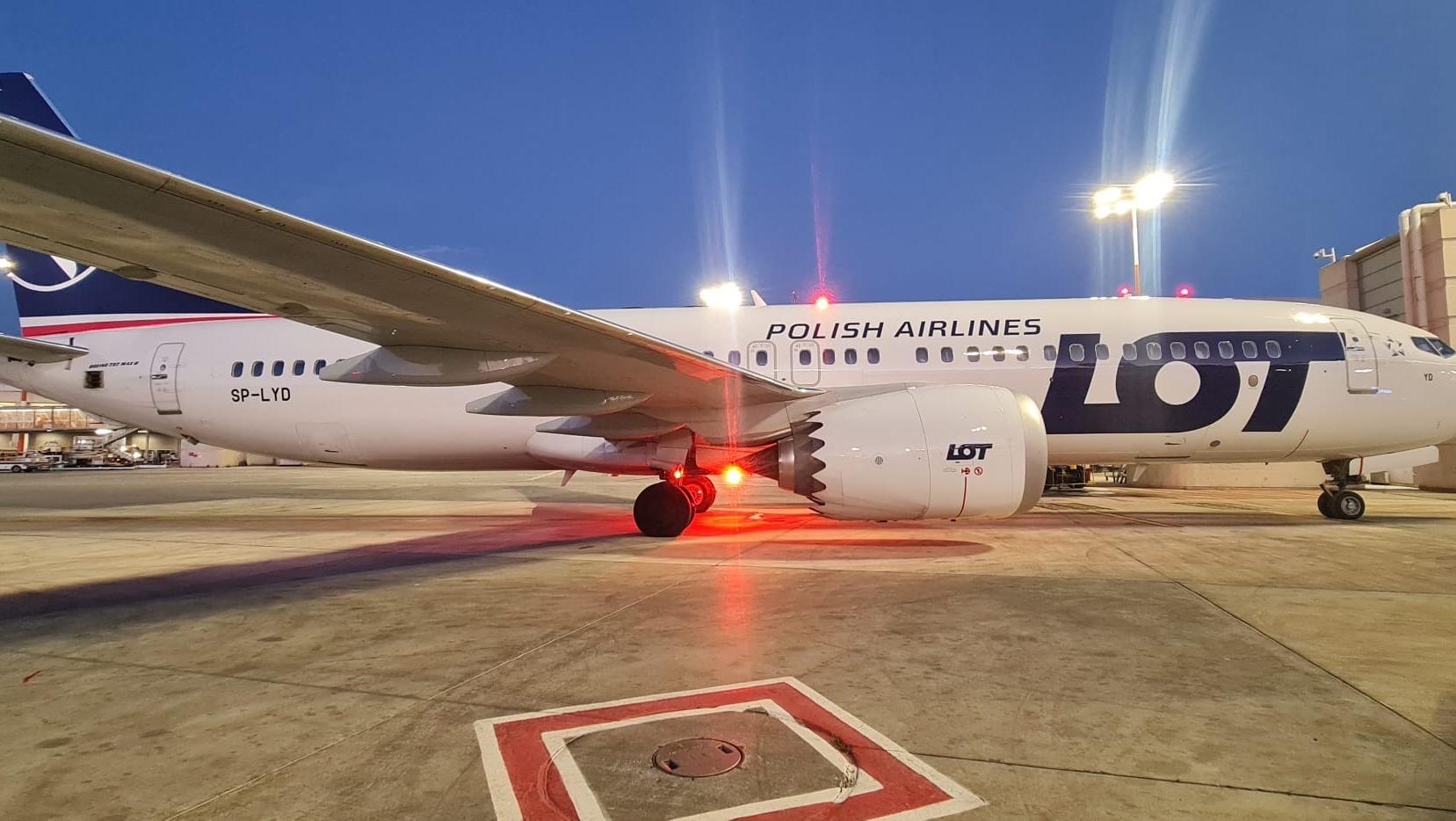 מטוס LOT. בנתב״ג צילום: LOT