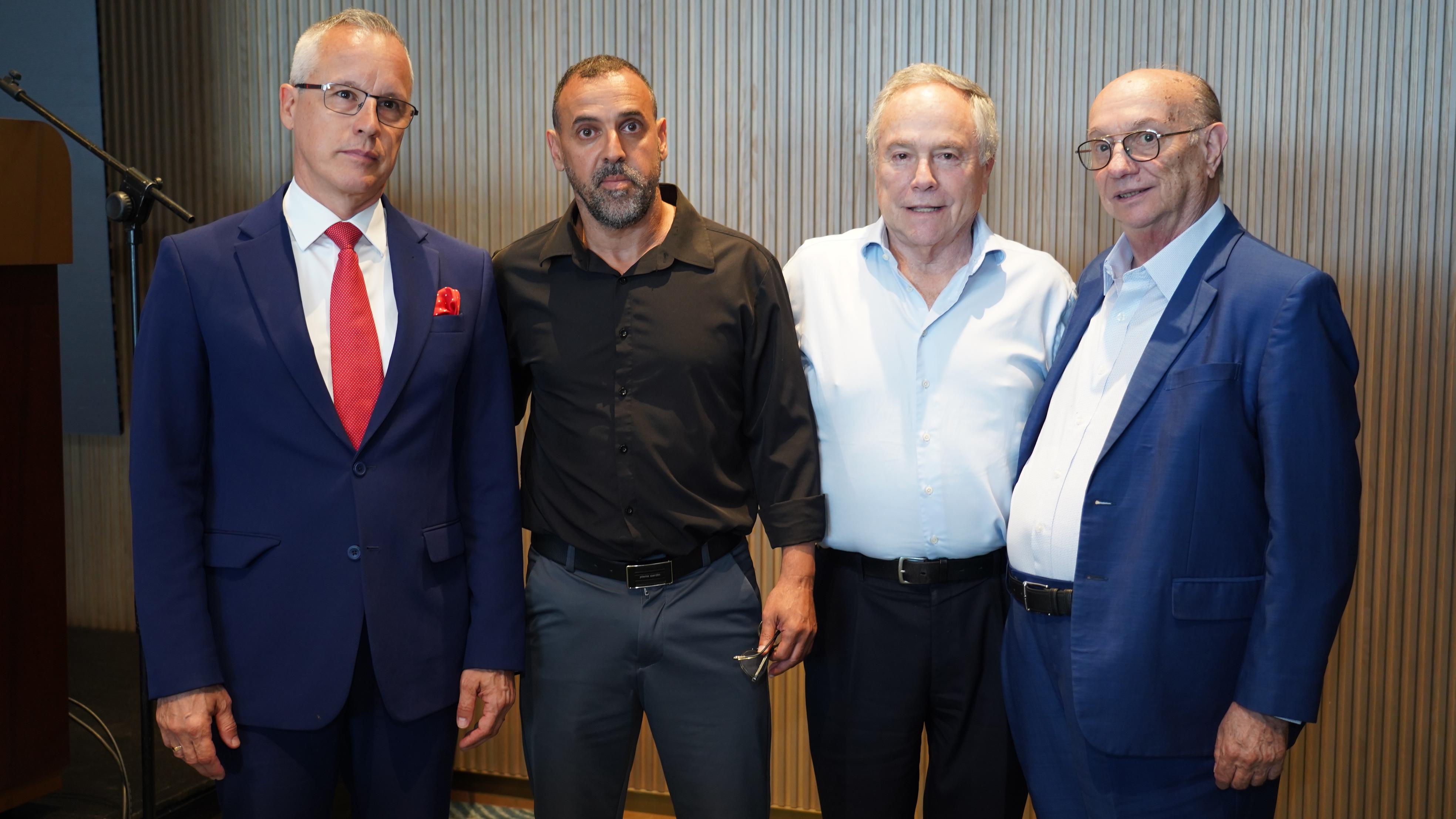 גדעון המבורגר, יאיר המבורגר, אלי שרעבי ושגריר שוויץ בישראל. צילום: דרור יצחק