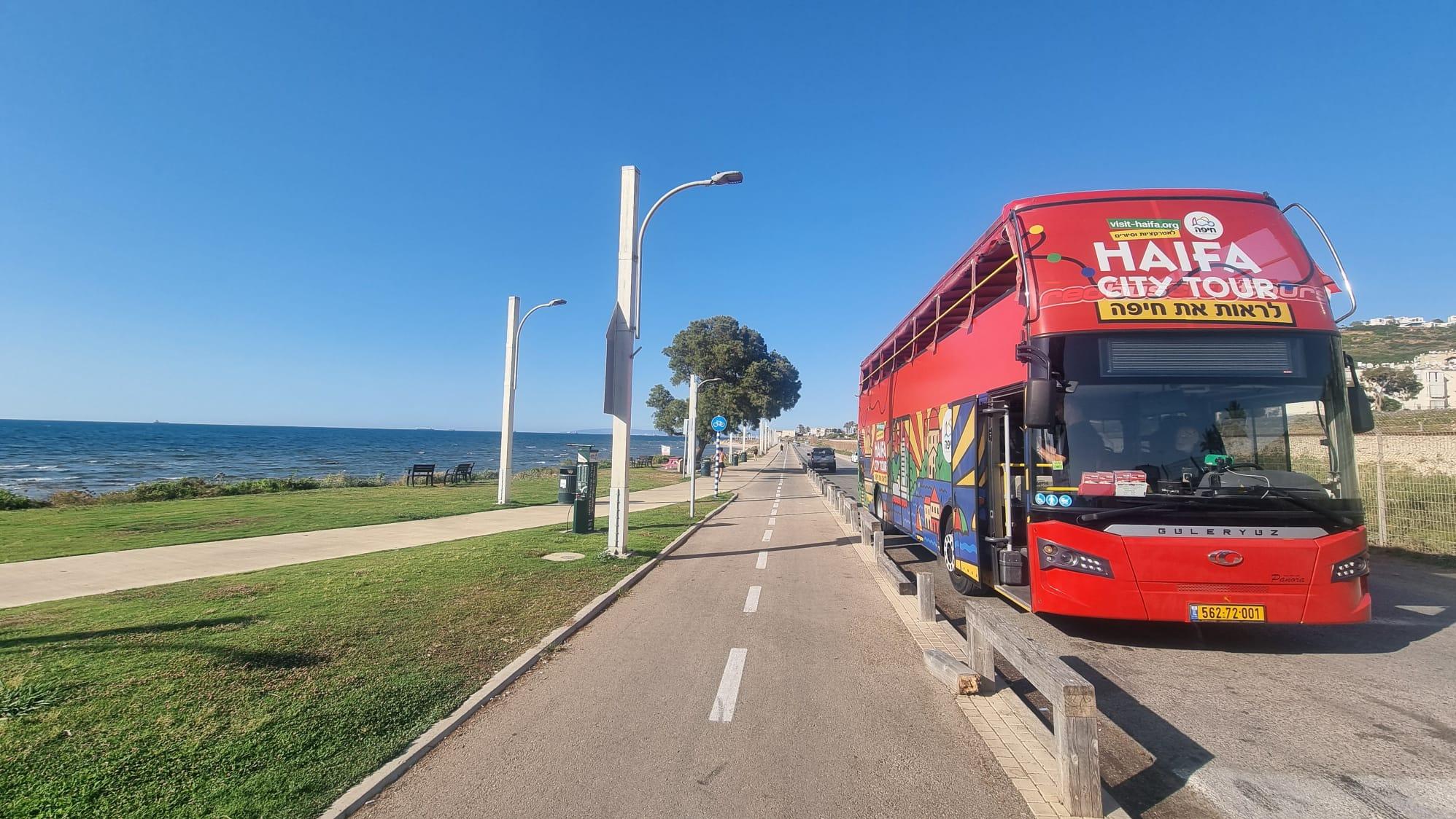 ויש גם סיורים מודרכים באוטובוס אדום. צילום: ספיר פרץ