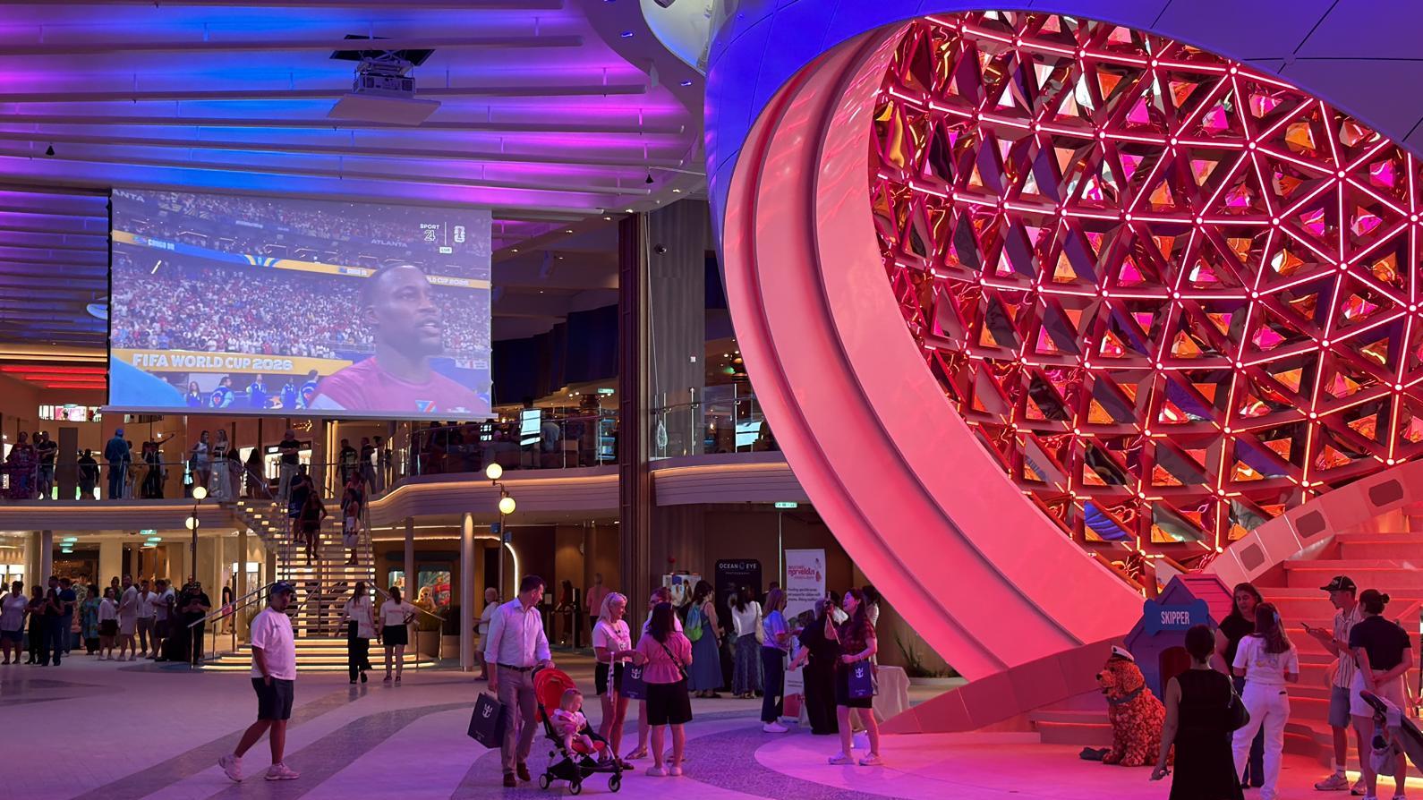 Legend of the Seas. צילום: PassportNews
