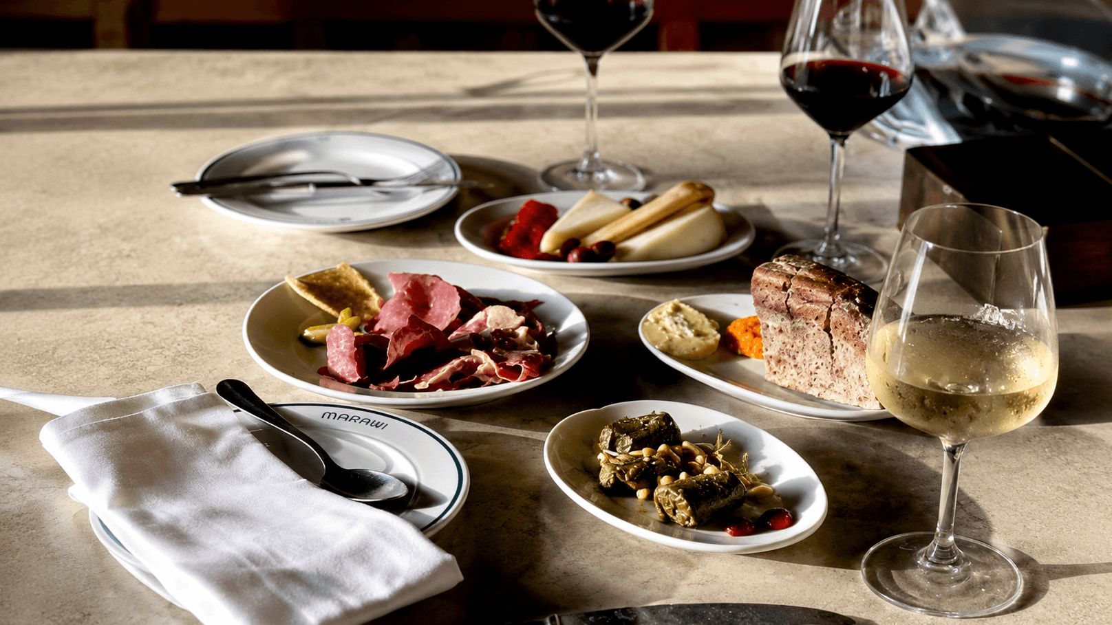 הלהיט החדש של רחוב נוראו בהרצליה.Marawi Wine Bar. צילום: עמית פרבר