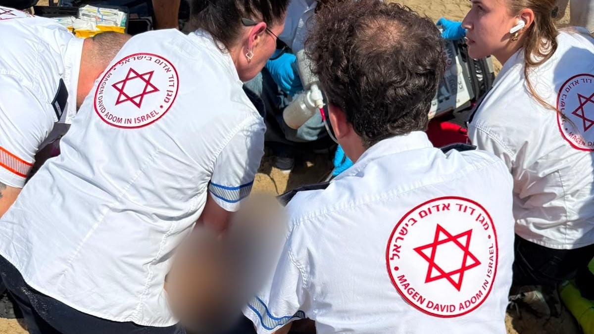 פעולות החייאה. צילום: מד"א
