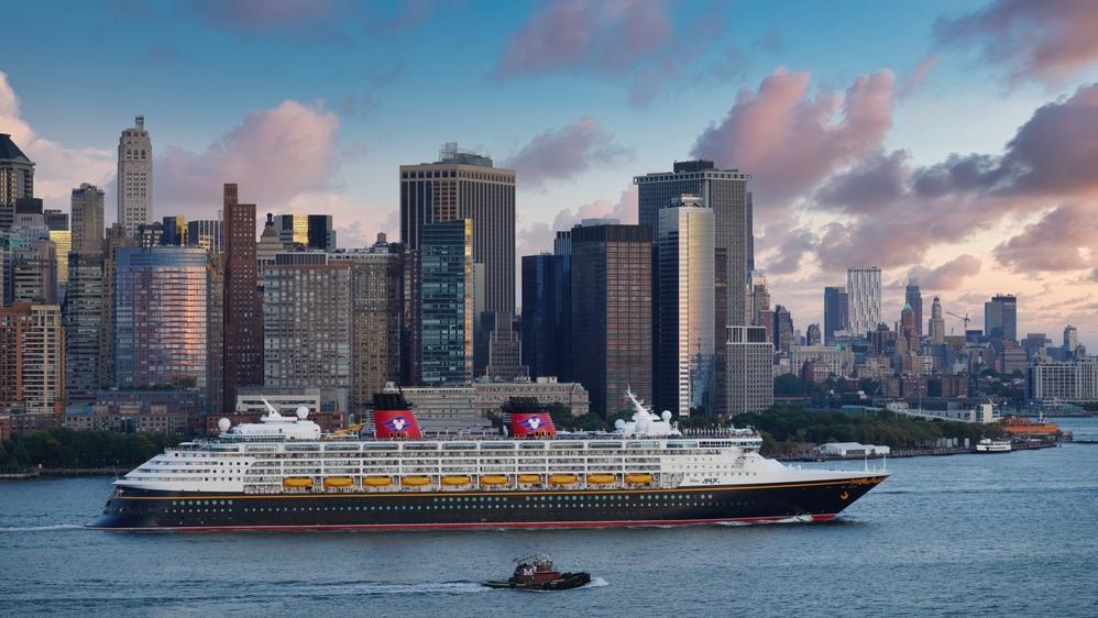 Cruise ship Disney Magic in New York harbor. צילום: Shutterstock