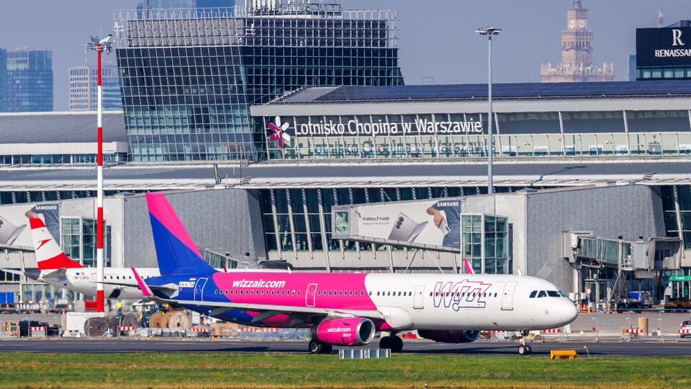 מטוס Wizz Air בוורשה. צילום: Shutterstock