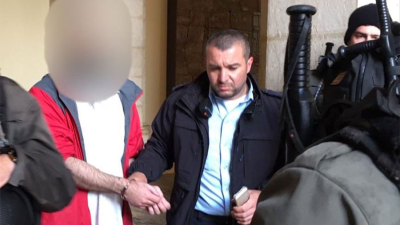 מעצר החשוד במעשה ע״י השוטרים.&nbsp;צילום: דוברות המשטרה