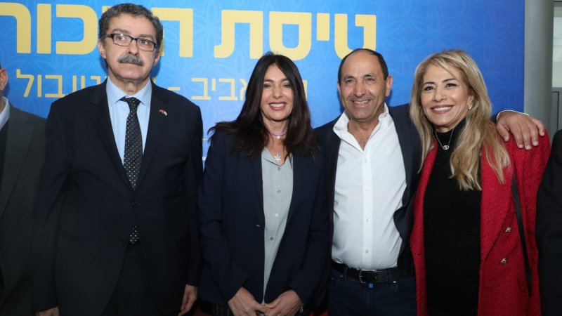 מימין: רמי לוי ורעייתו עם מירי רגב ושגריר טורקיה בישראל. צילום: ששון תירם מימין: רמי לוי ורעייתו עם מירי רגב ושגריר טורקיה בישראל. צילום: ששון תירם