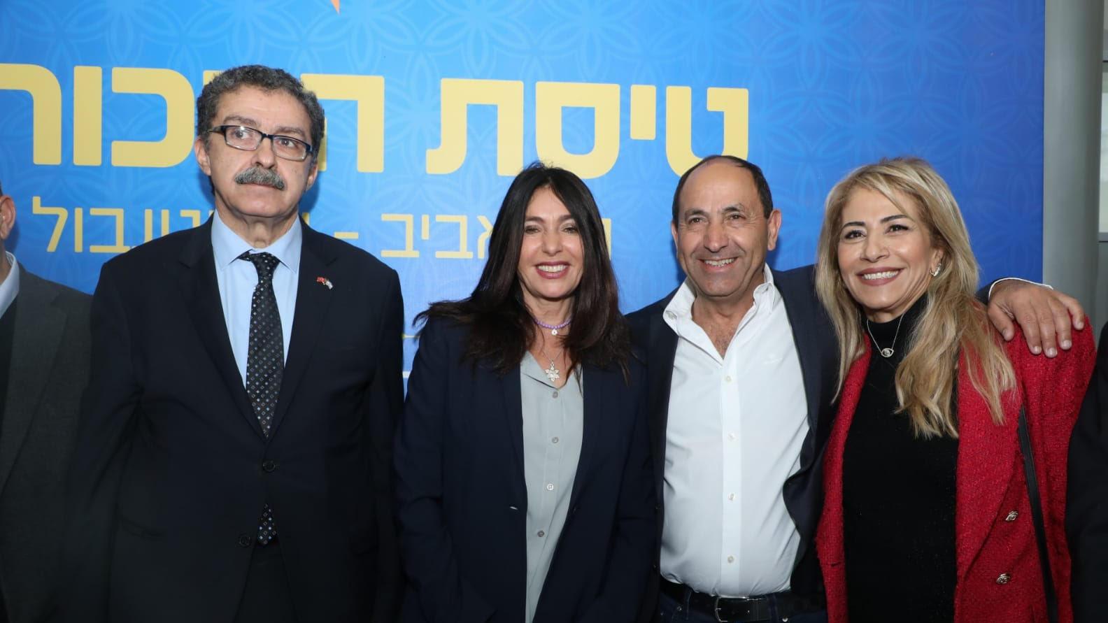 מימין: רמי לוי ורעייתו עם מירי רגב ושגריר טורקיה בישראל. צילום: ששון תירם