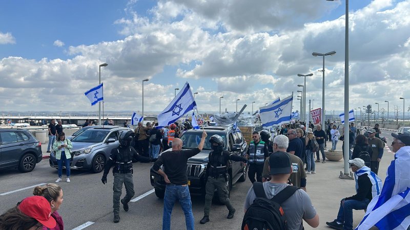 הפגנה בנתבג. צילום: מייקי לוי הפגנה בנתבג. צילום: מייקי לוי