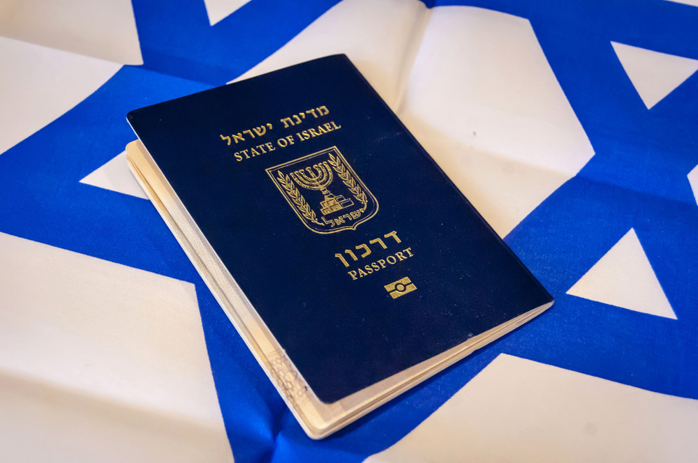 דרכון ישראלי. צילום: Shutterstock
