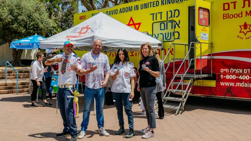 מימין דוקטור עדי קול רועי דון וצוות מדא צילום רמי סיני מימין דוקטור עדי קול רועי דון וצוות מדא צילום רמי סיני