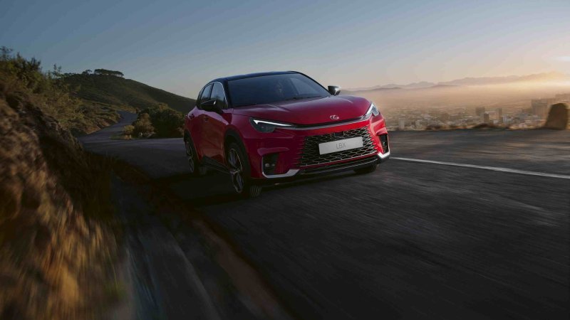 לקסוס LBX. צילום: לקסוס לקסוס LBX. צילום: לקסוס
