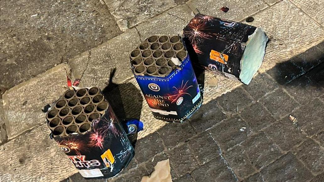 כוורות הזיקוקין שנתפסו. צילום: דוברות המשטרה