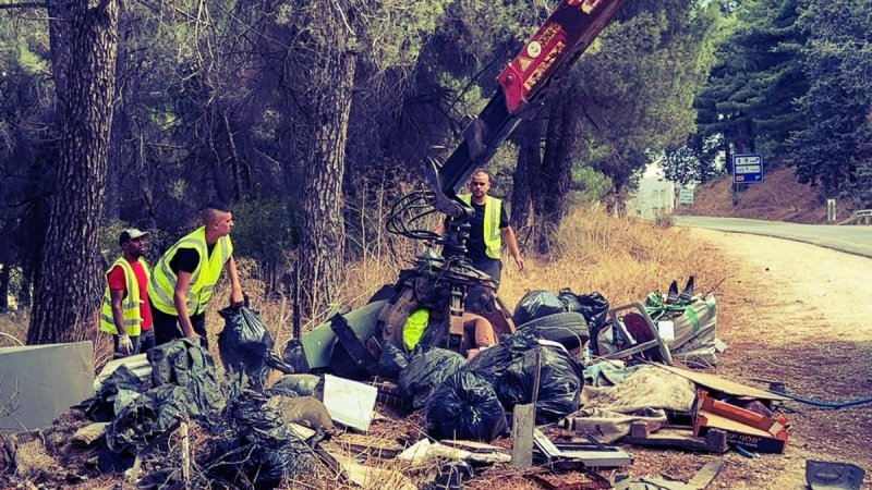 פינוי אשפה בצפון. צילום: אור בקרמן פינוי אשפה בצפון. צילום: אור בקרמן
