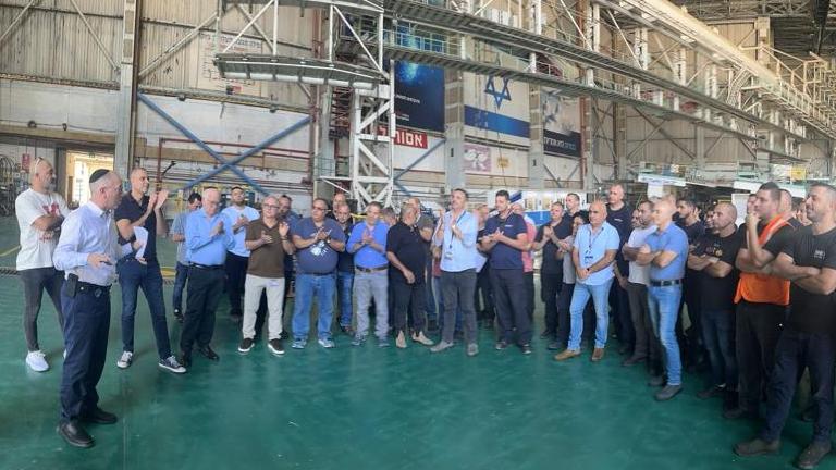 קנת רוזנברג, בעל השליטה באל על בביקור בחברה. צילום: יח"צ