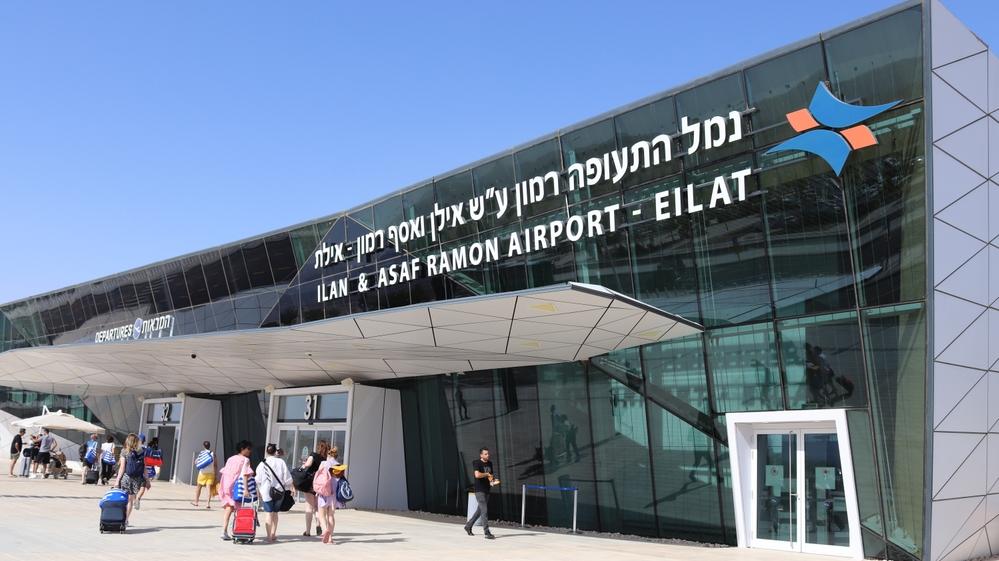 טיסות חינם למפונים למשפחות החטופים והנעדרים בין רמון ונתב״ג. Shutterstock