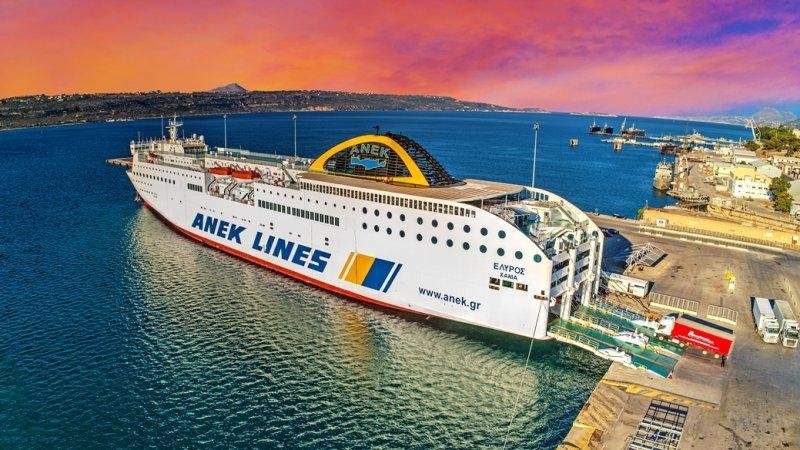 מעבורת ANEK LINES, מהשובתות ברביעי צילום: shutterstock מעבורת ANEK LINES, מהשובתות ברביעי צילום: shutterstock