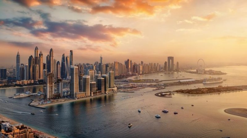 skyline at Dubai Marina/ Shutterstock