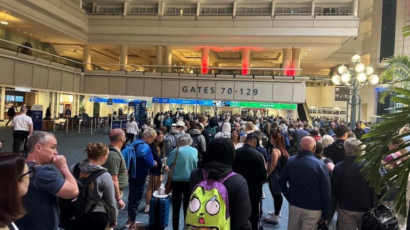 Queues at US airports. Archive photo: John Anthony Peralta / Shutterstock