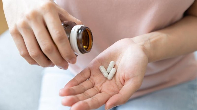 Traveling with medicine. Photo: Shutterstock