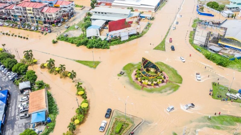 Flooding in Indonesia. Archive photo: Shutterstock / farzand01