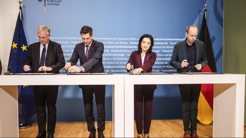 MSC Cruises and Meyer Werft shipyard sign strategic agreement. Photo: Dominik Butzmann