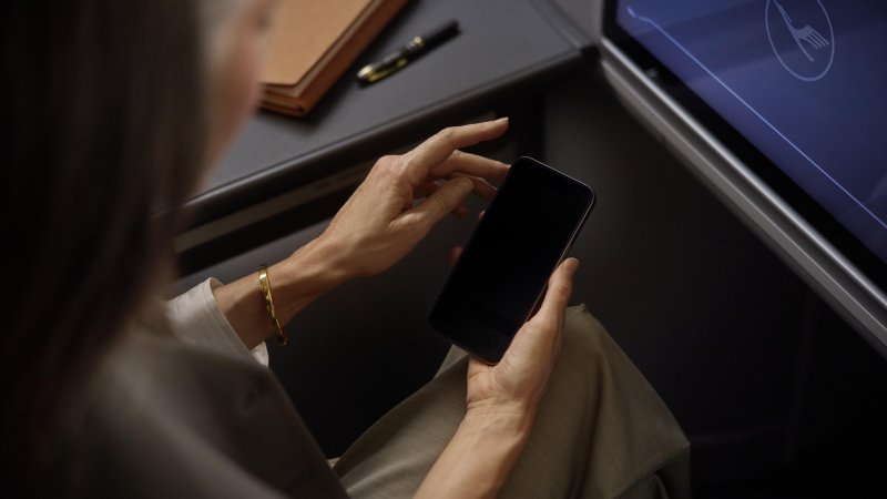 Starlink internet on the plane. Photo: Lufthansa