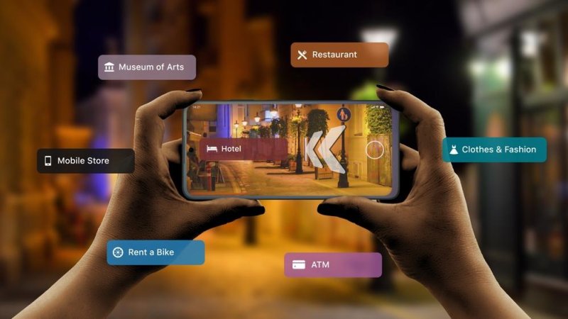 Exploring cities with augmented reality technology. Photo: RSplaneta / Shutterstock