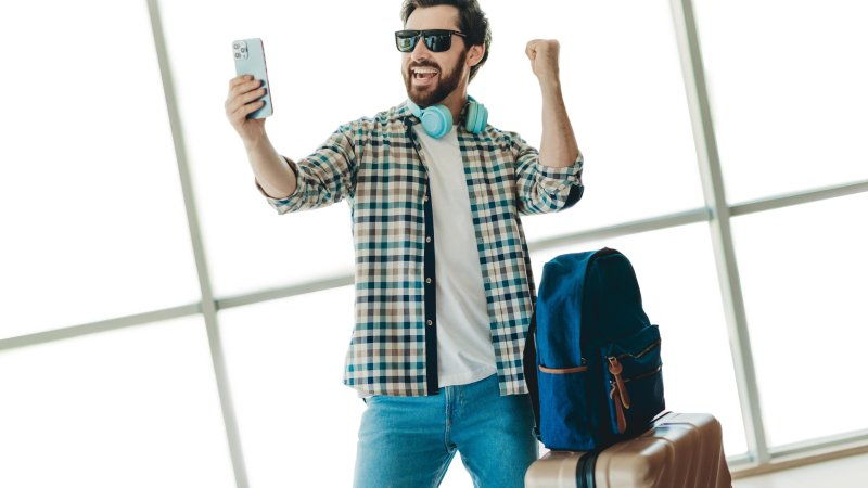 More young travelers to fly in 2026. Photo: Roman Samborskyi / Shutterstock