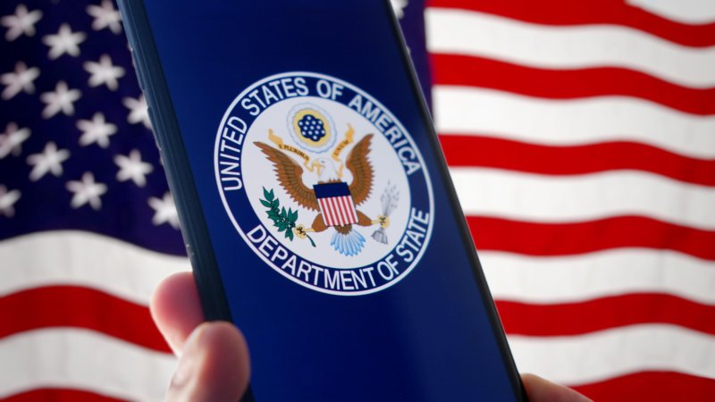 U.S. Department of State issues worldwide warning. Photo: Poetra.RH / Shutterstock 