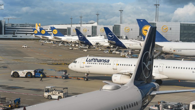 Lufthansa aircraft. Photo: WildSnap / Shutterstock