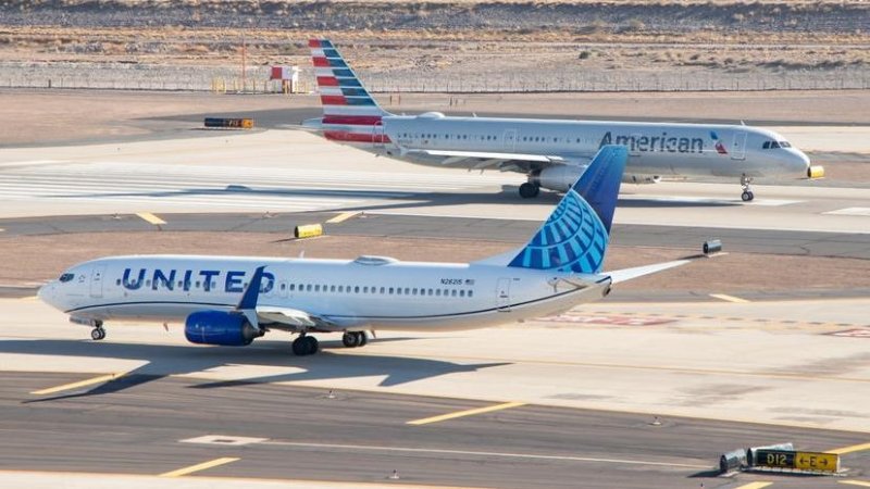 American Airlines and United Airlines. Photo: Nate Hovee / Shutterstock