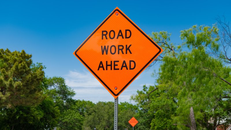 Prague Airport warns of traffic jams due to road milling. Photo: Shutterstock 