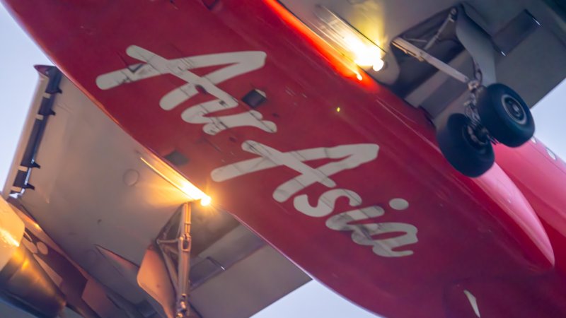 AirAsia. Photo: HU Art and Photography / Shutterstock.com