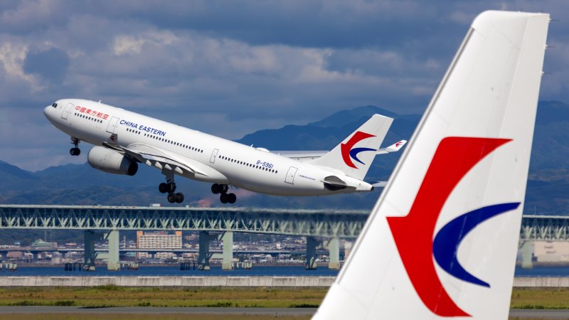 China Eastern. Photo: Oleg Botov / Shutterstock.com