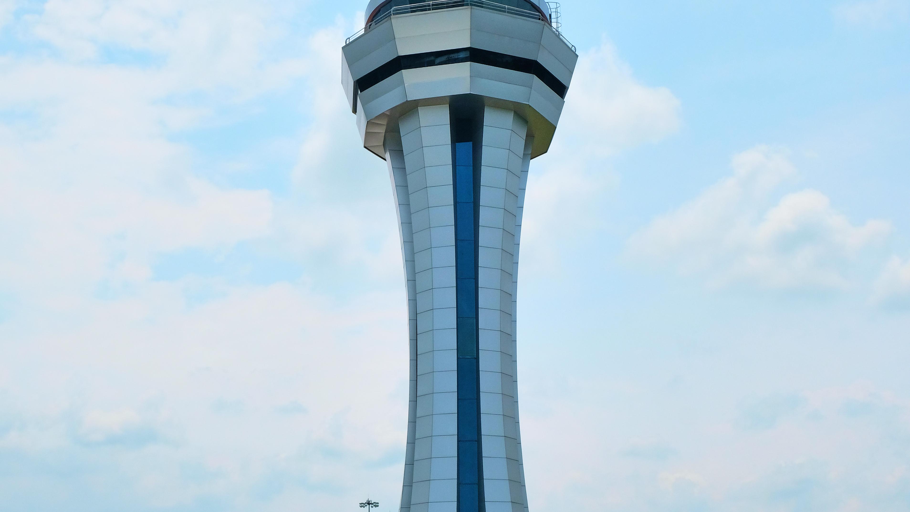 Mexican air traffic controllers file strike notice. Photo: Gravitania Images / Shutterstock.com