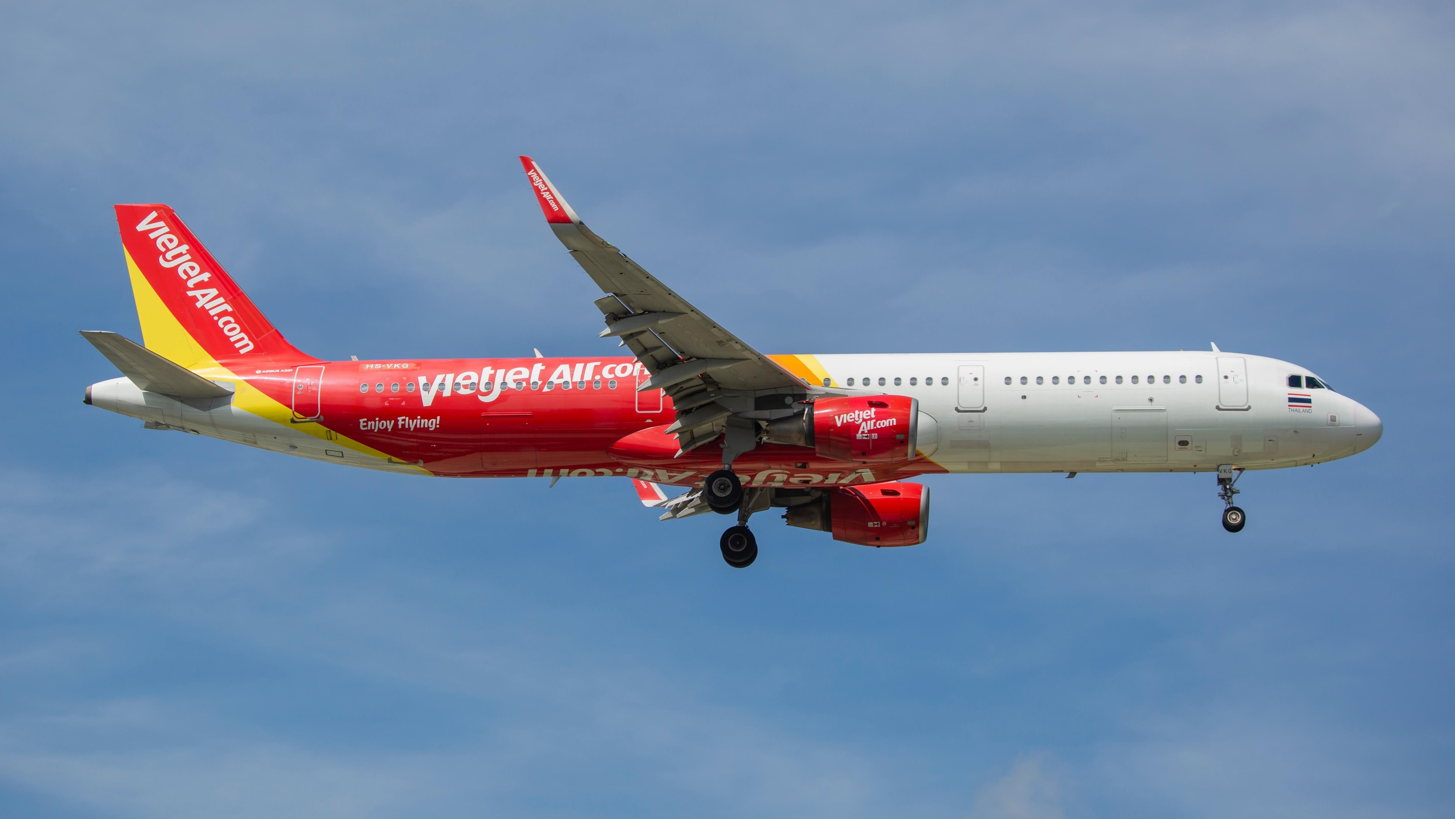 VietJet launches historic route to Prague. Photo: Thanhliemnguyen / Shutterstock.com 