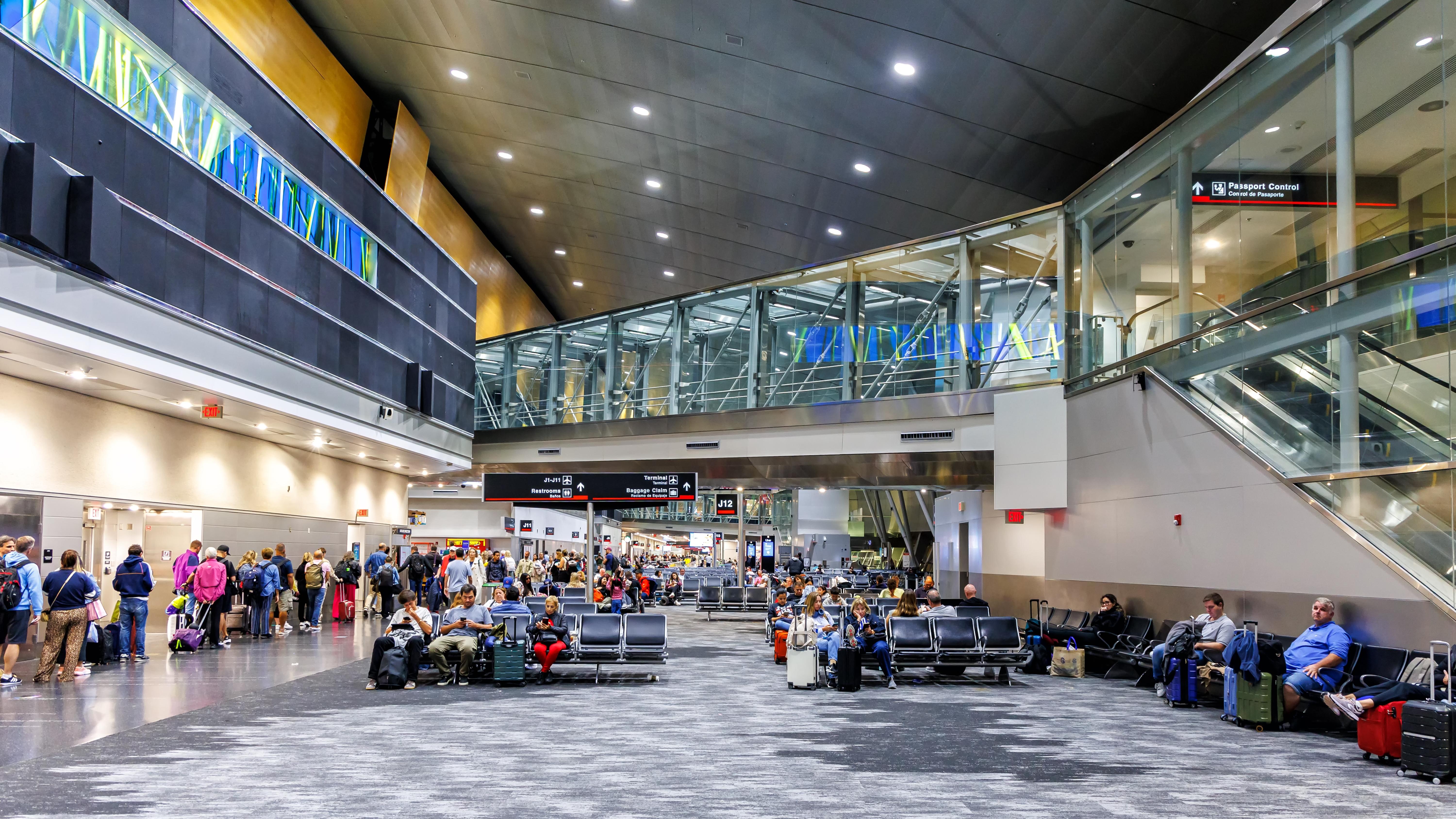 Secuirty incident at Miami Airport. Photo: Markus Mainka / Shutterstock.com 
