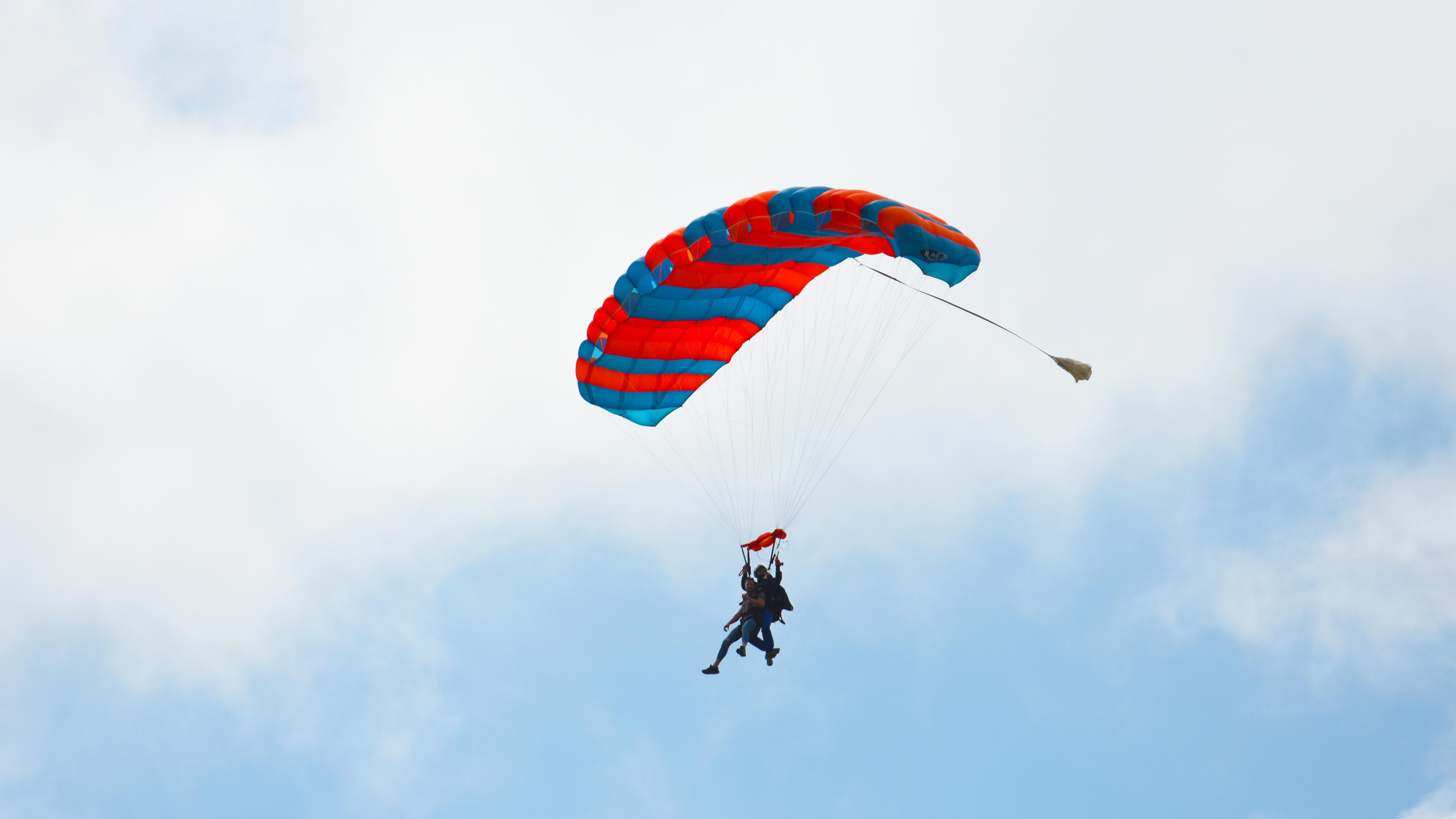 Skydivers crash in California. Photo: Shutterstock