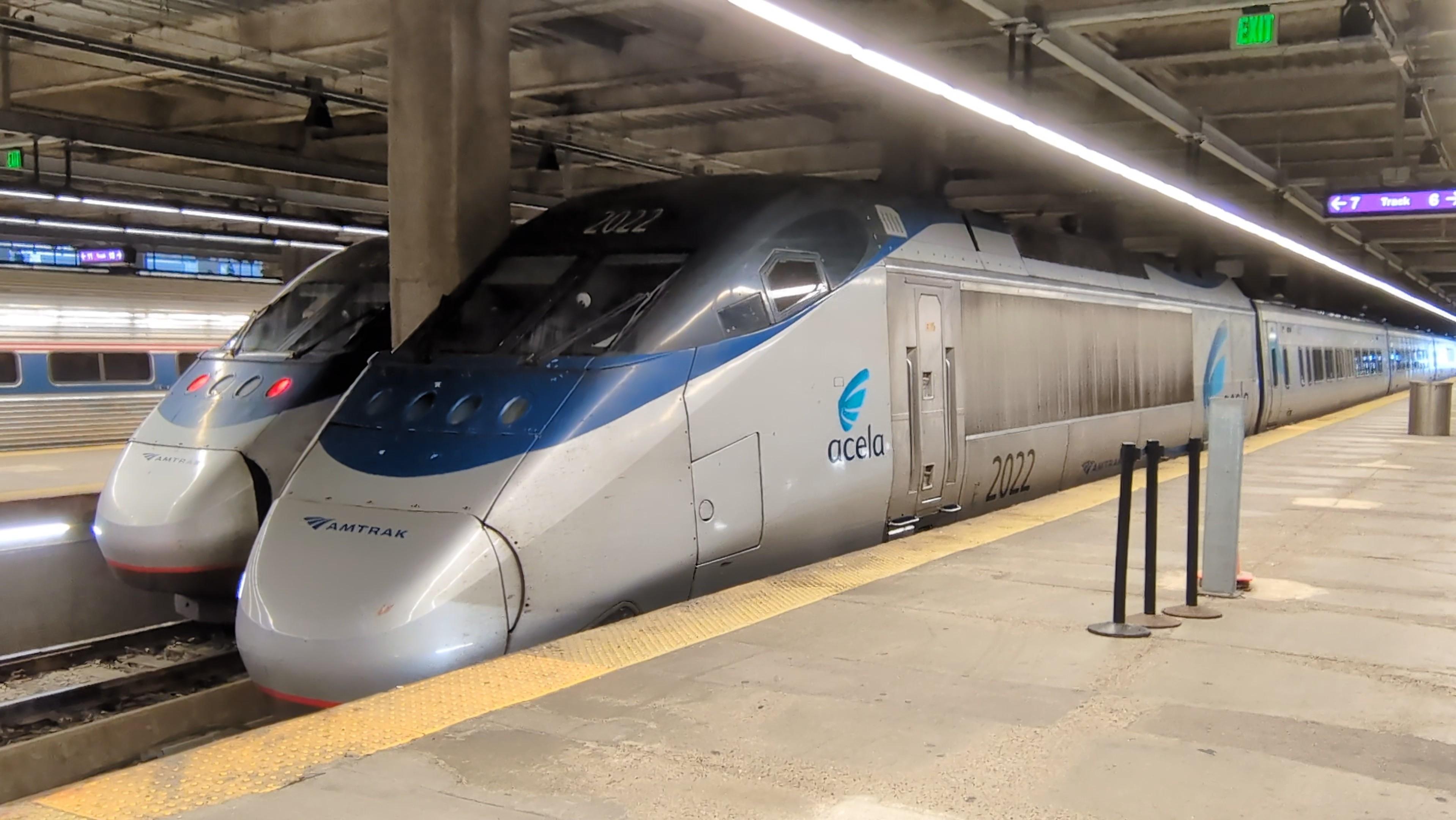 Amtrak trains. Photo: The Global Guy / Shutterstock.com
