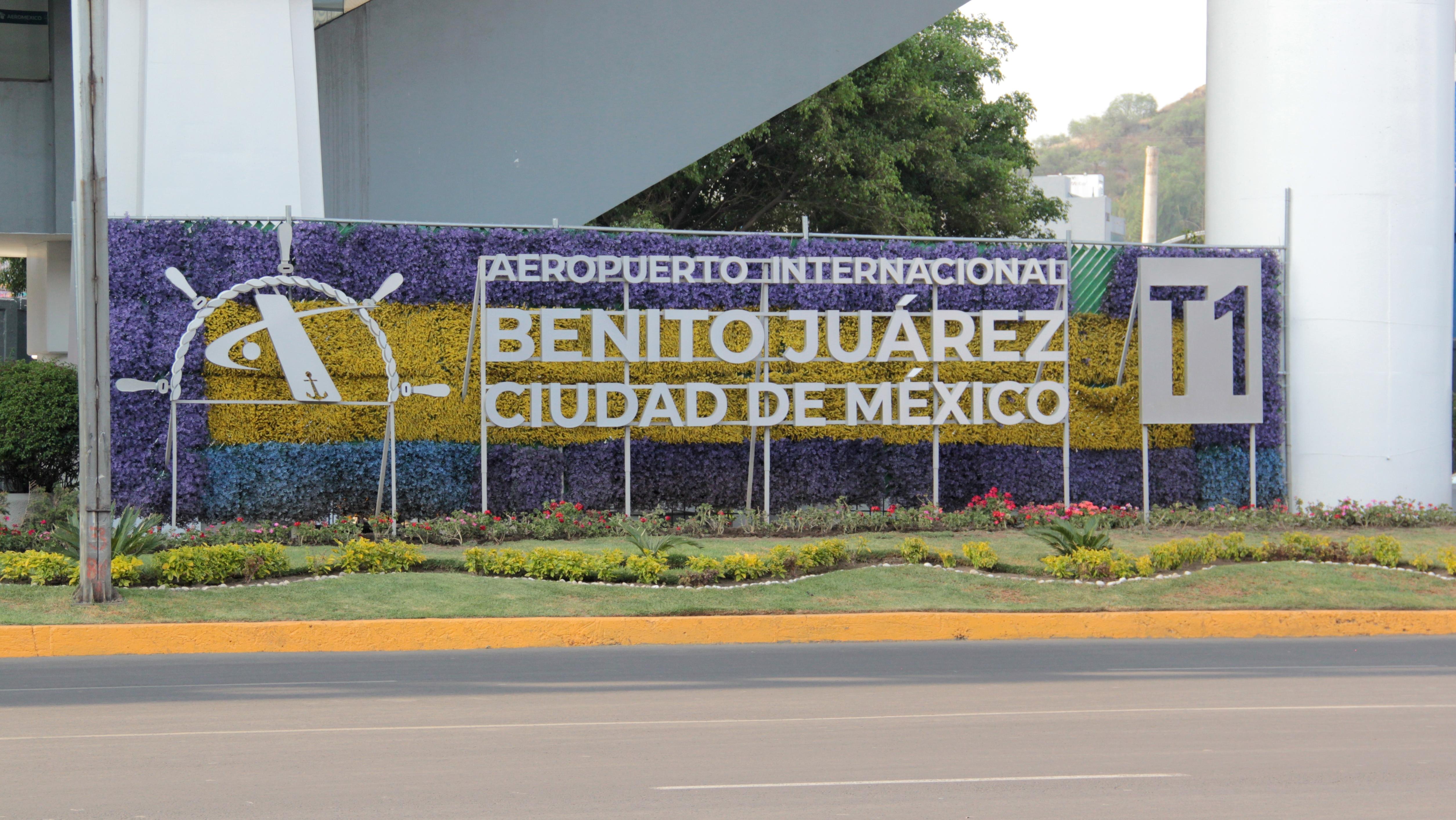 Mexico Airport. Photo: Arlette Lopez / Shutterstock.com