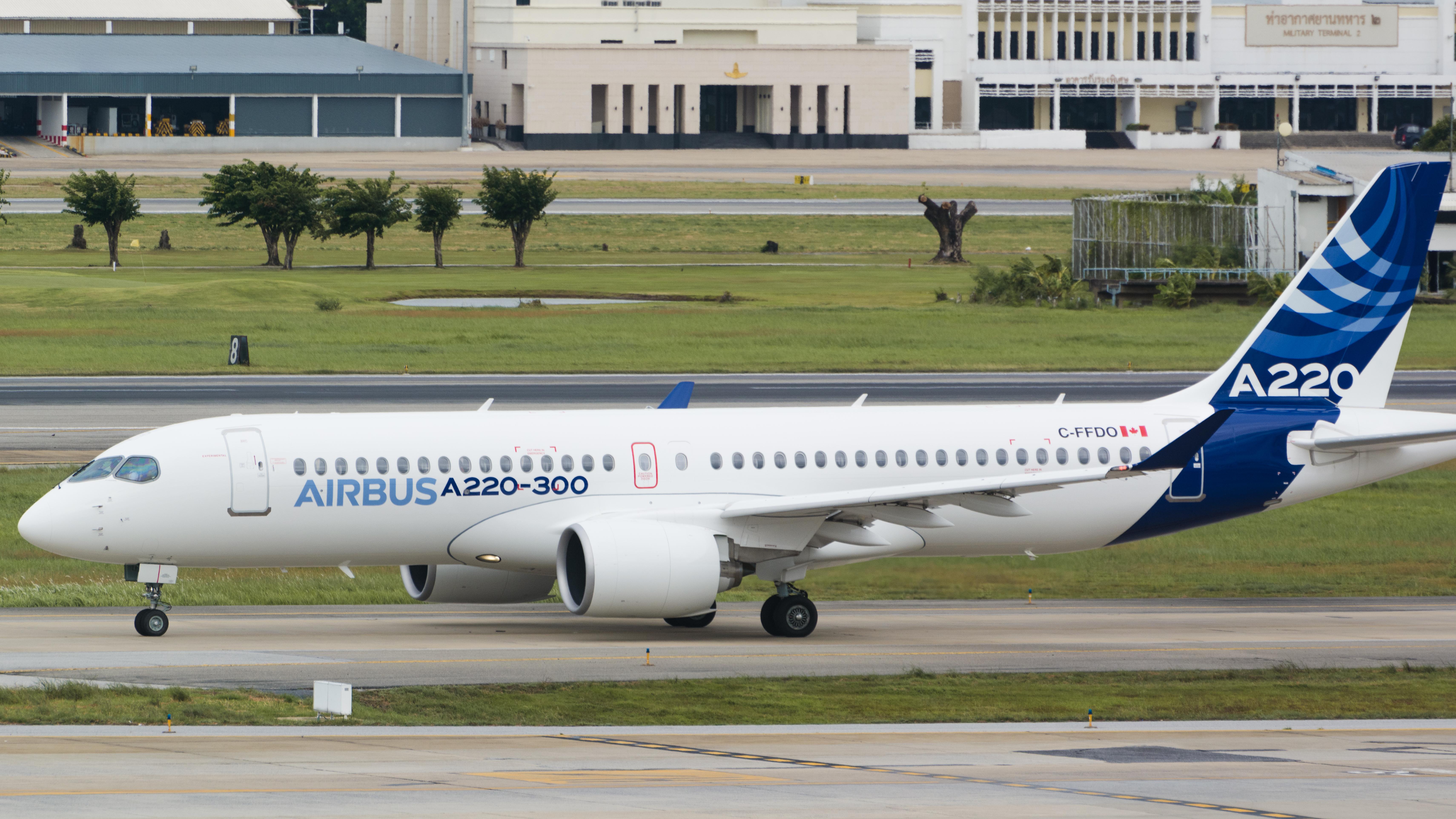 Airbus A220. Photo; Nattanon Tavonthammarit / Shutterstock.com