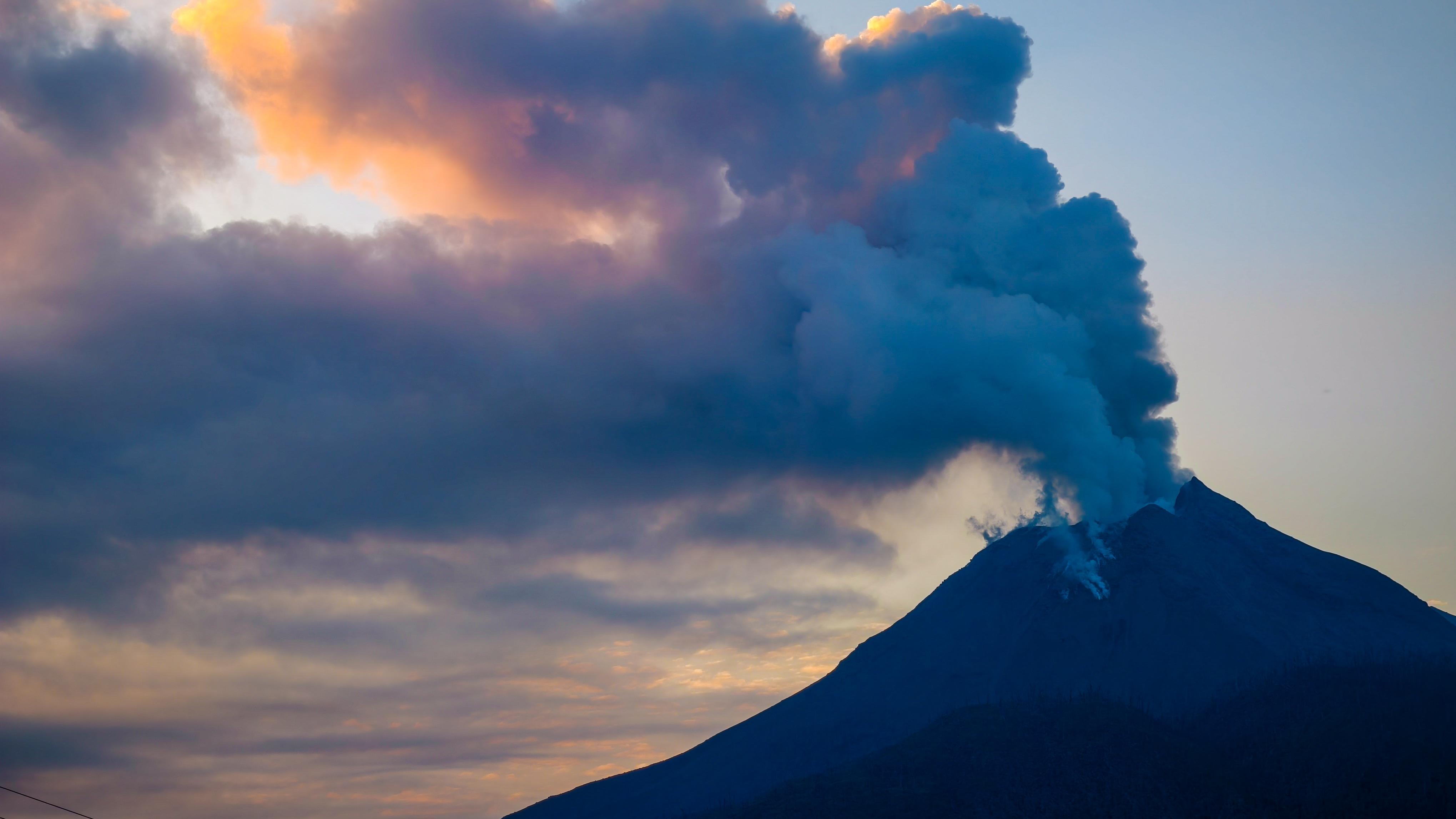 Travel warning in Indonesia. Photo: Shutterstock