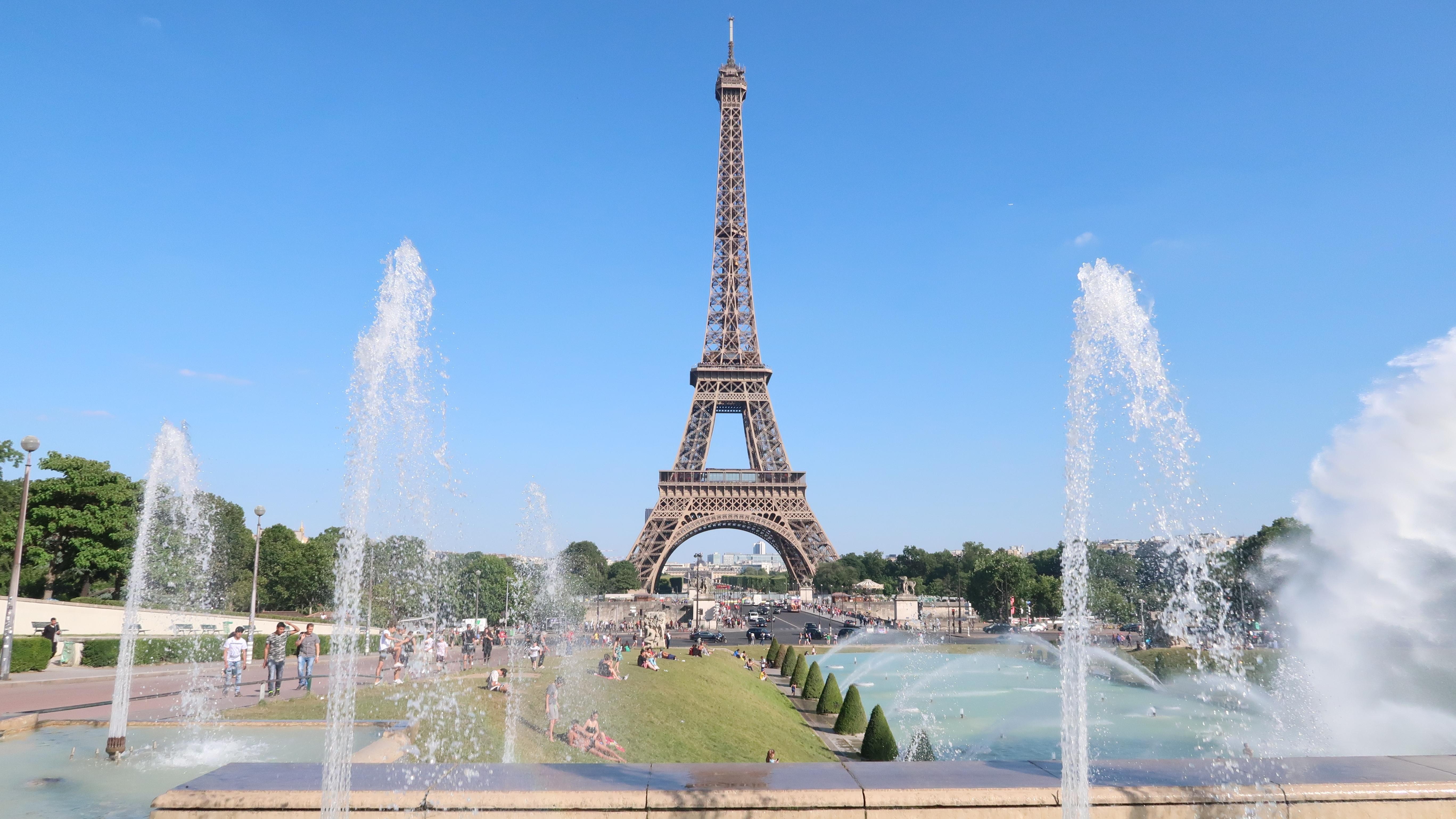 Paris, France. Photo: Shahbaz Hussain Shah / Shutterstock.com