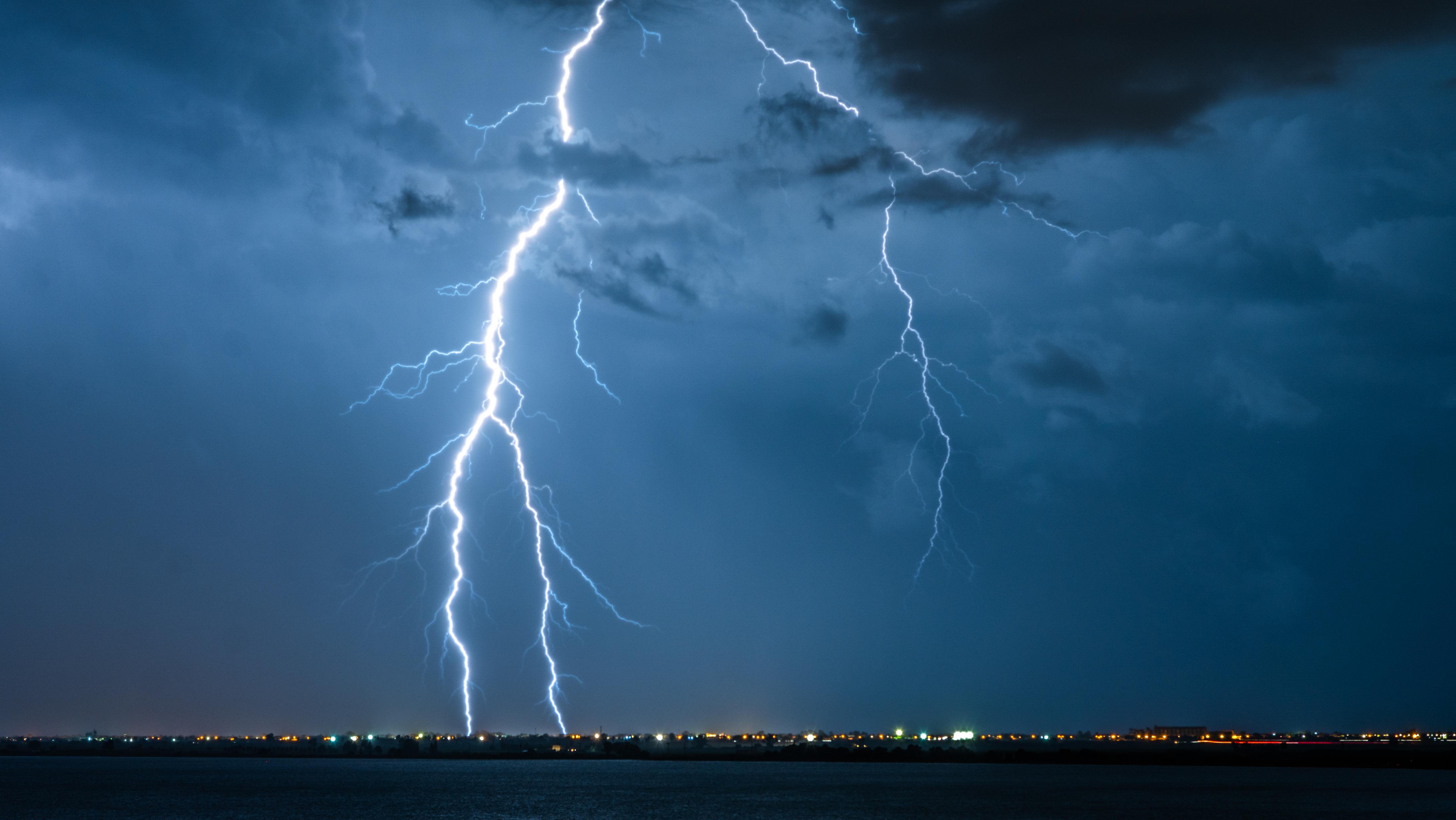 Millions of Americans at risk of severe thunderstorms, large hail, and flash flooding. Photo: Shutterstock