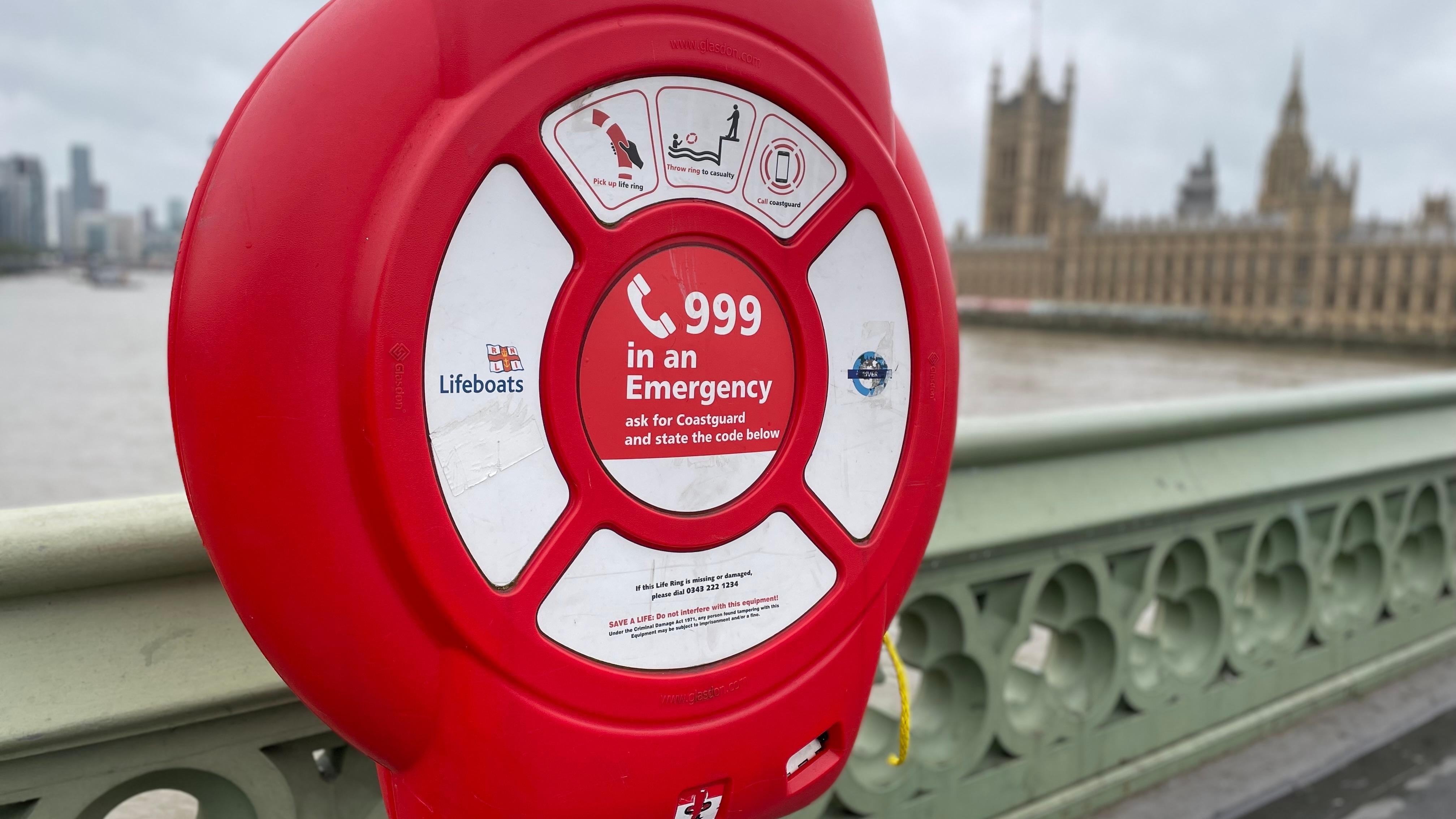After over 20 drownings during heatwaves, Port of London unveils water safety campaign. Photo: thelittlecactus / Shutterstock.com
