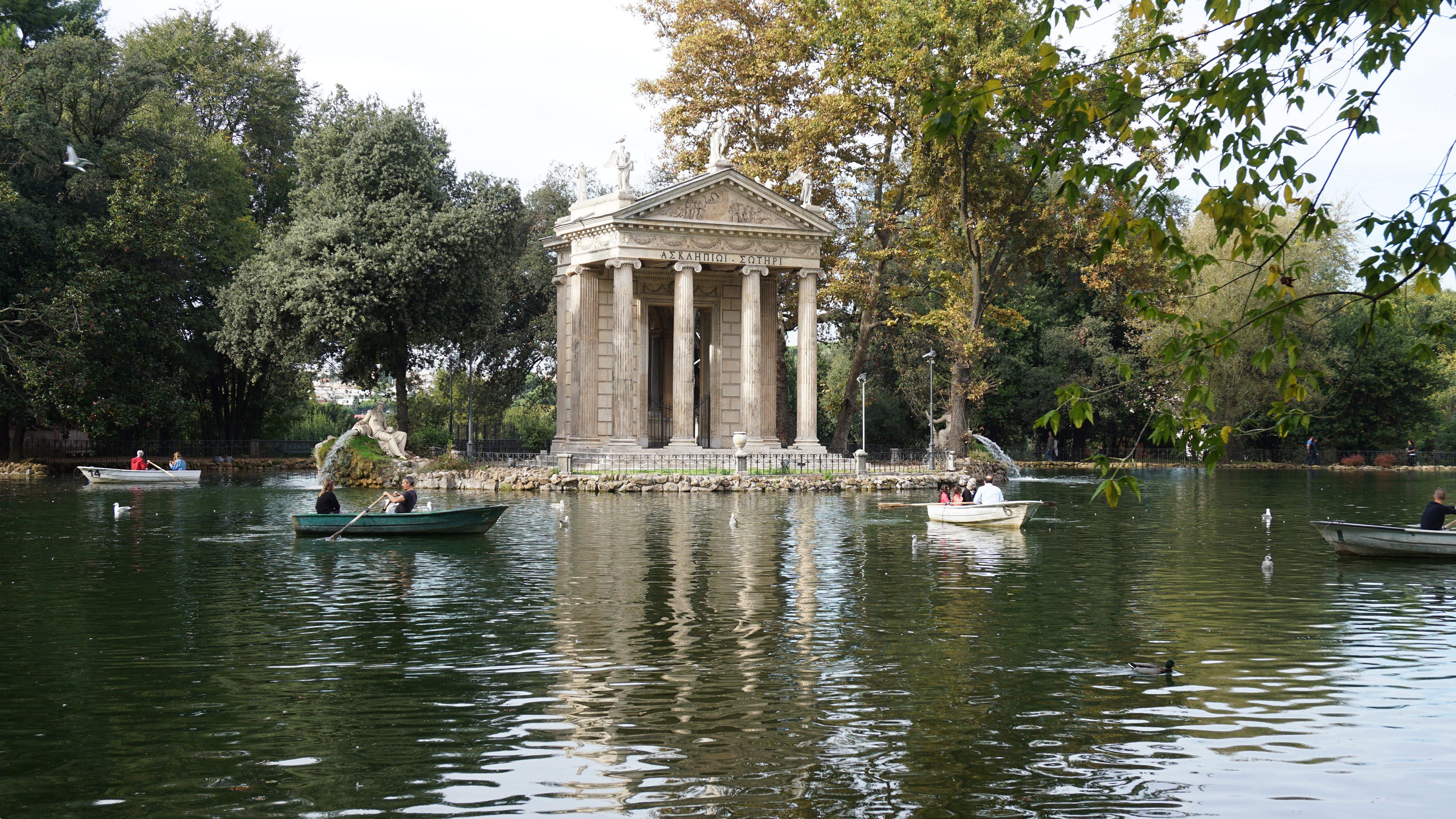 Boat ride at Villa Borghese. Photo: Aerial-motion / Shutterstock.com 
