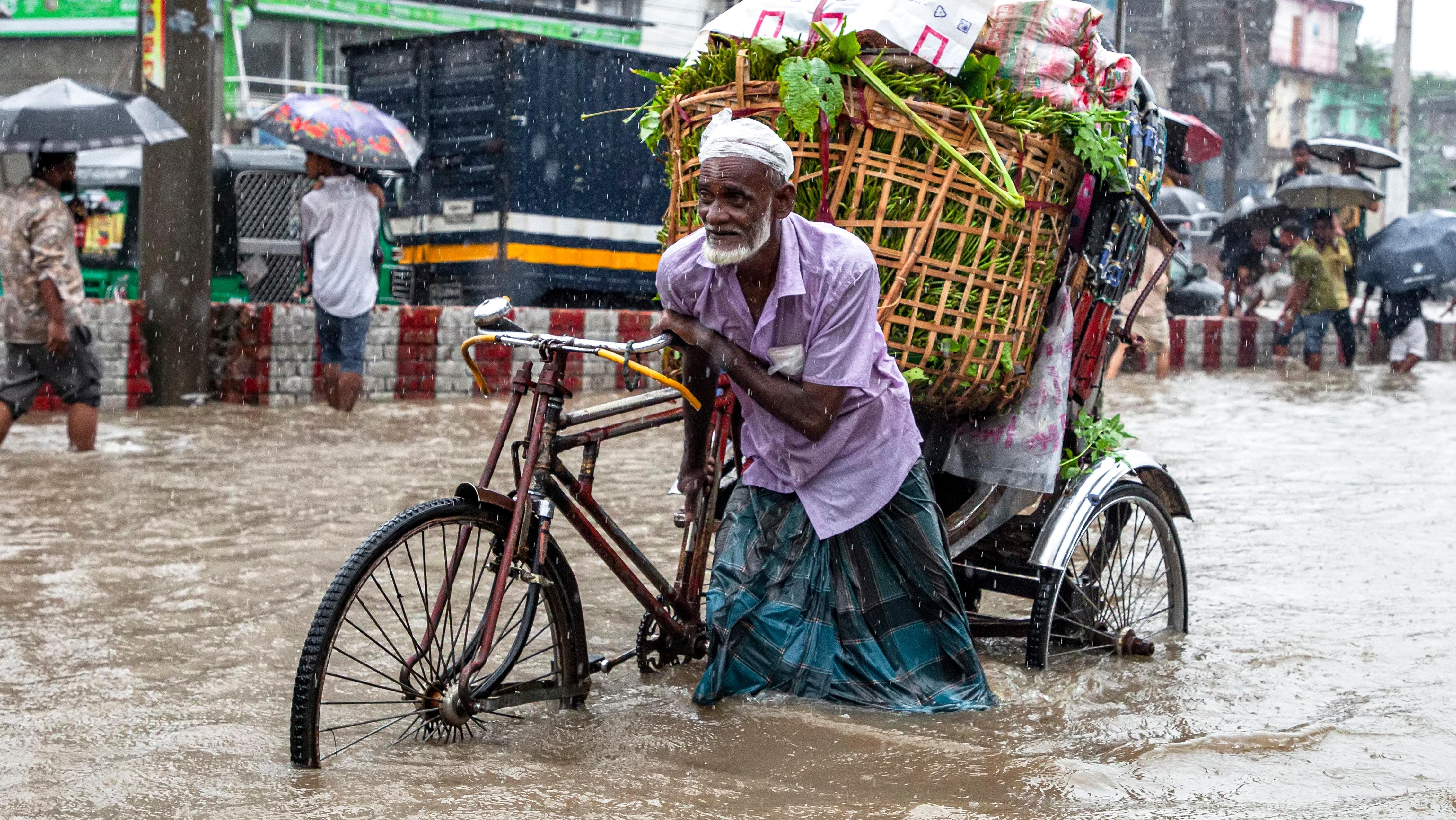Flooding warning in Bangladesh. Photo: amdadphoto / Shutterstock.com