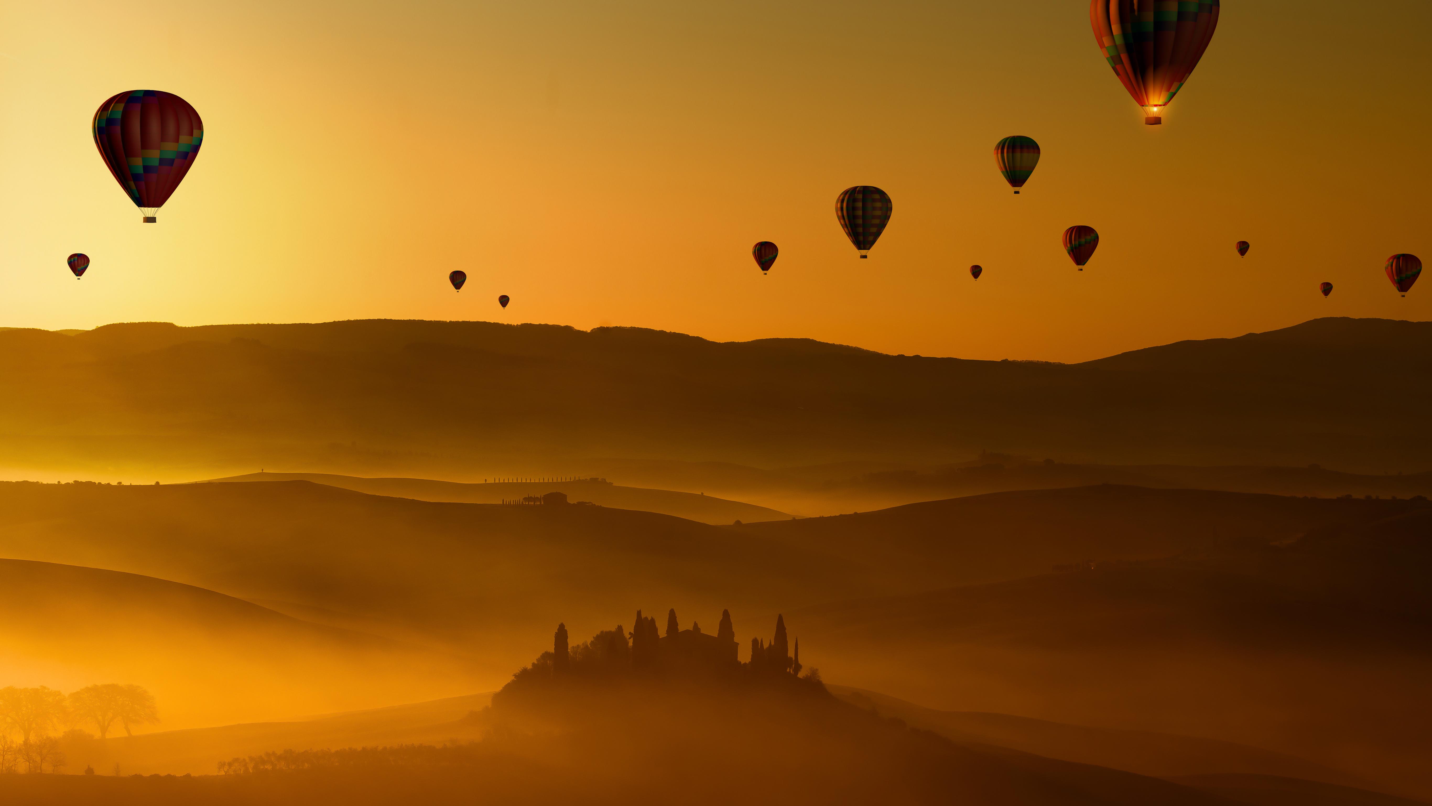 Hot air balloons in Tuscany, Italy. Photo: Shutterstock
