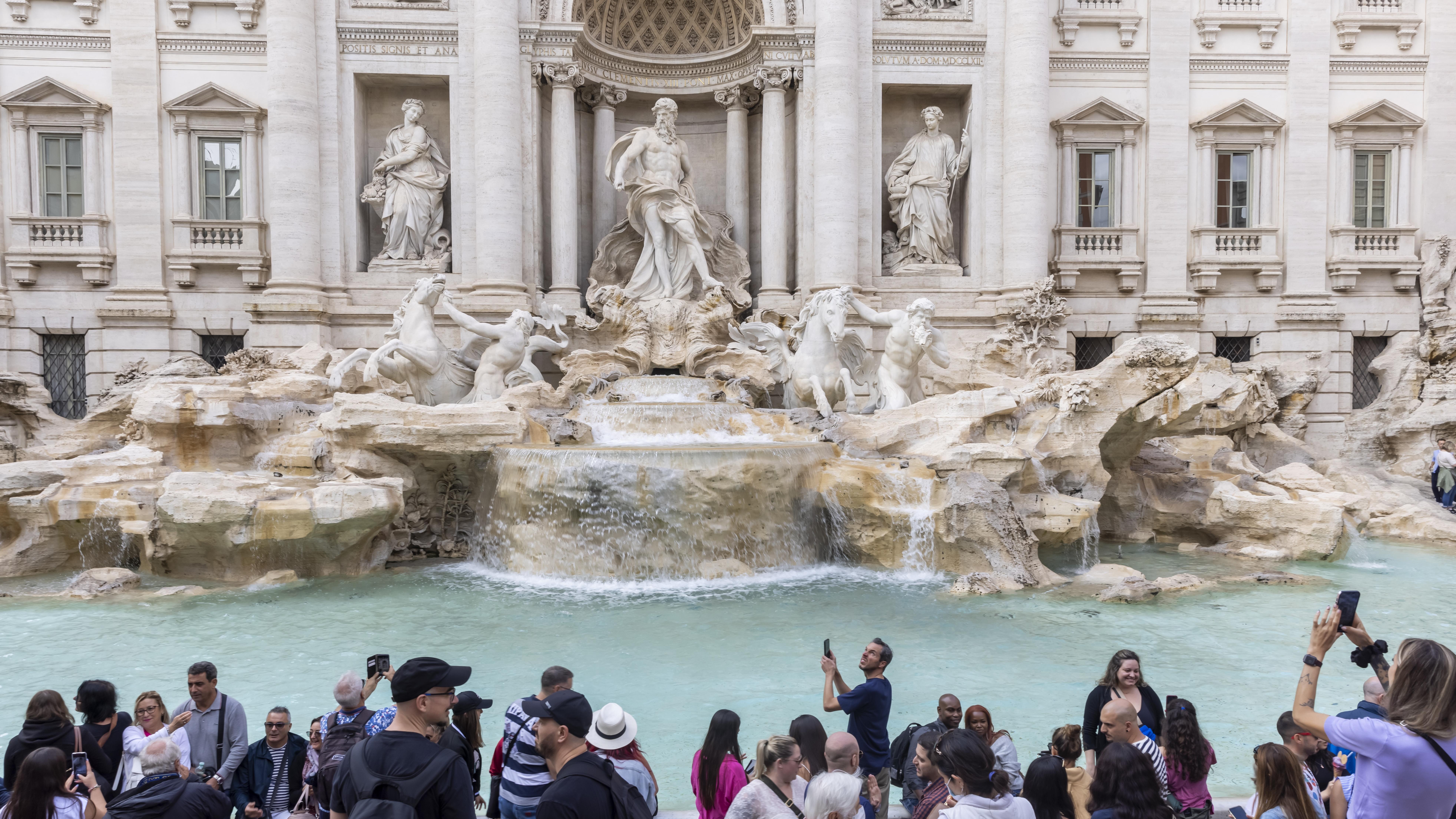 Tourists in Rome. Photo: Todd Bigelow / Shutterstock.com
